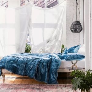 Urban Outfitters Velvet Duvet Cover Queen Used